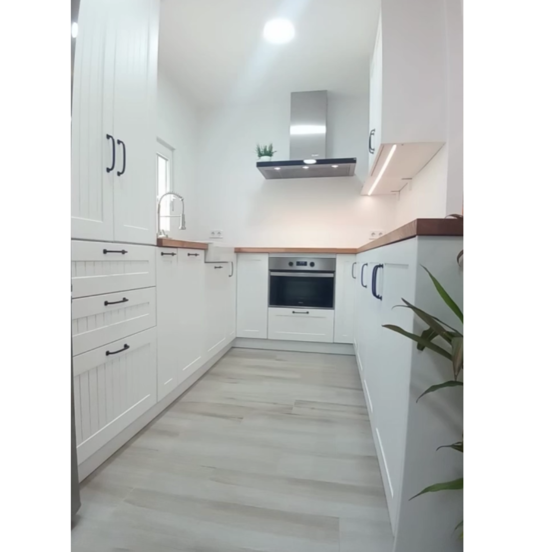 Cocina roble y blanca - Imagen 5