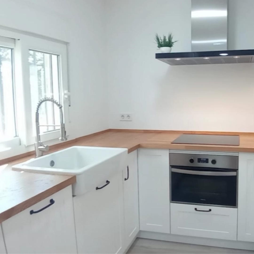 Cocina roble y blanca - Imagen 4