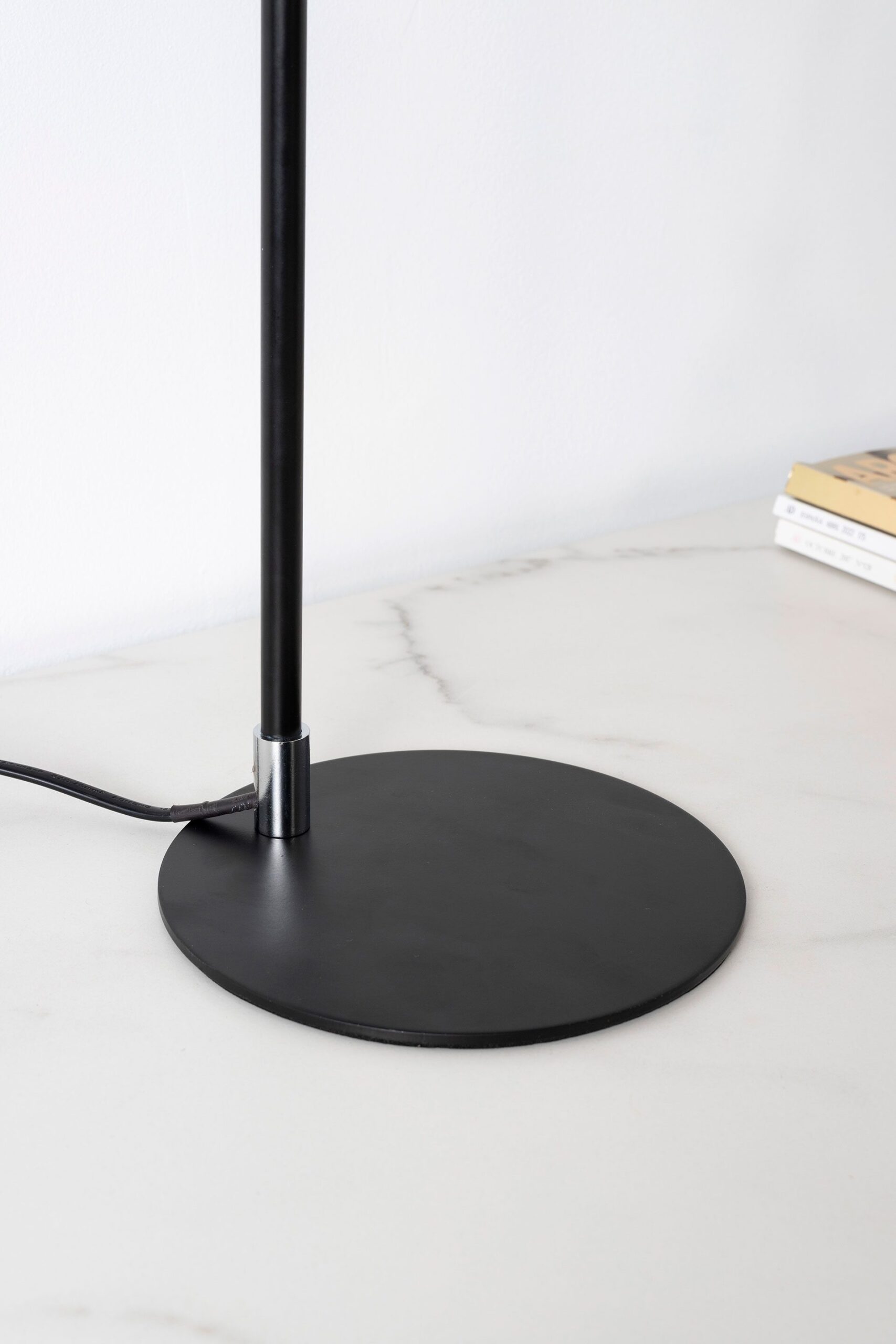 Lámpara de mesa negra - Imagen 5